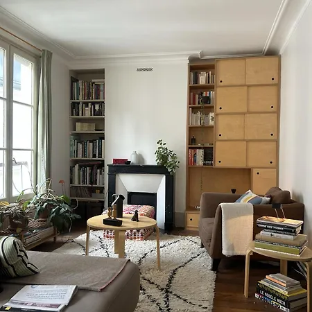A Haven Of Peace In Pigalle Parigi